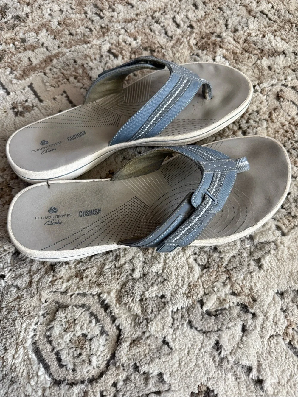 Clarks Gray and White Cloudsteppers Cushioned Flip Flops